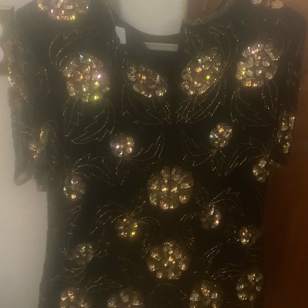Short sleeve black, sequins top